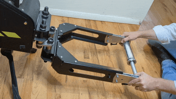 A gif demonstrating how the trapezoid hinge works on the ADV1.