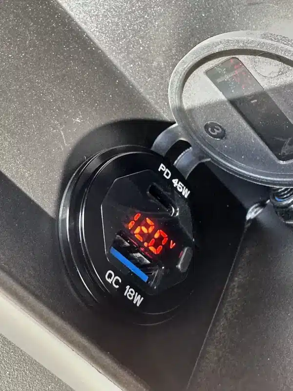adv1 usb fast charging port